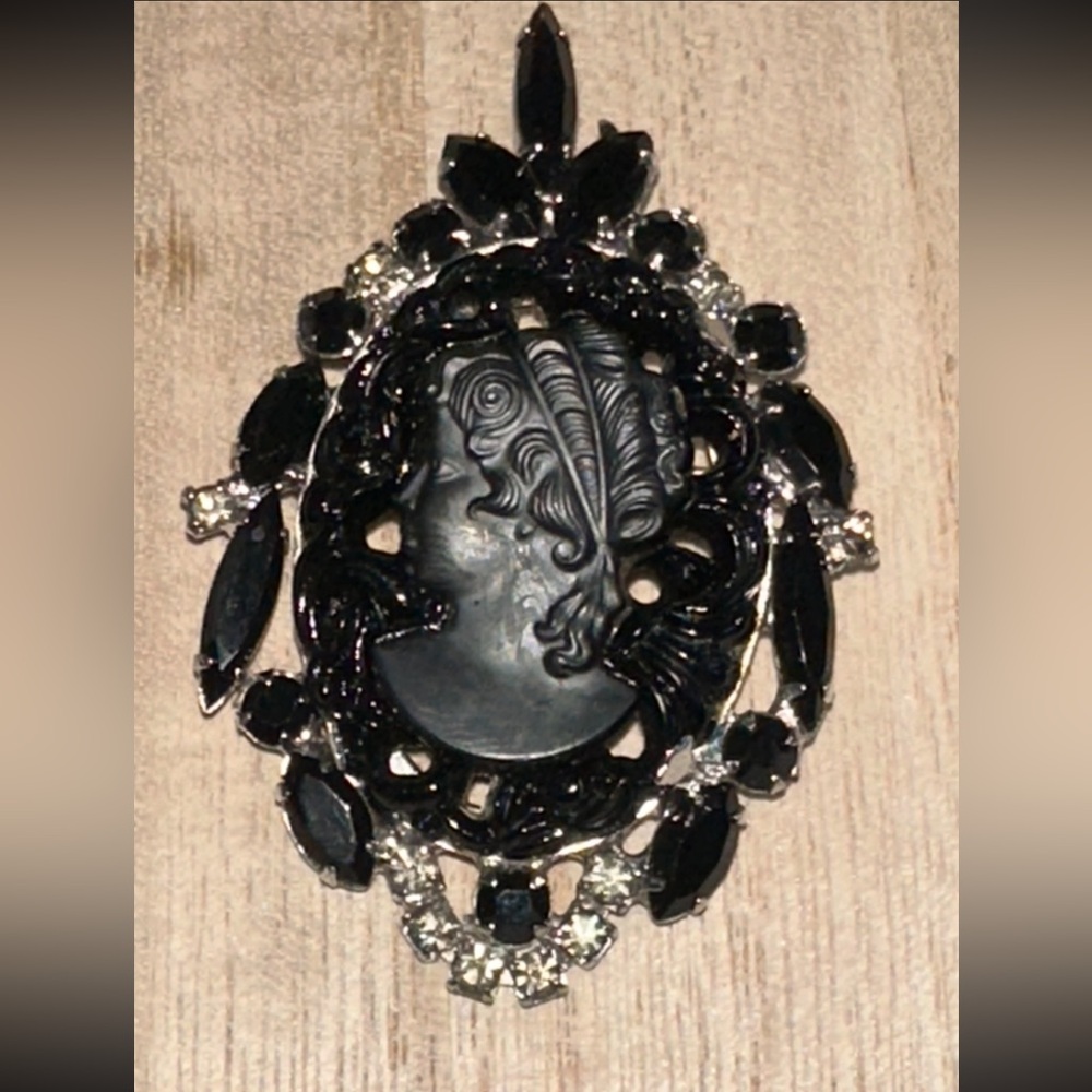 Juliana Black Pierced Cameo Pendant Brooch